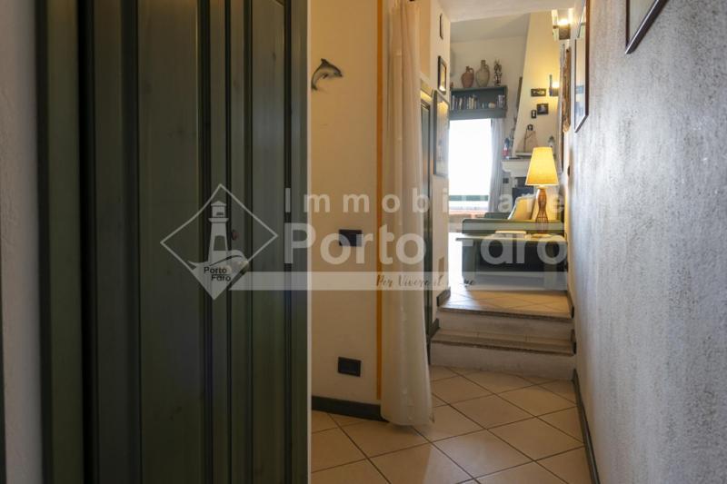 23 Baia Faro - Trilocale Mansardato Con Ampia Terrazza Vista Mare 帕劳 外观 照片