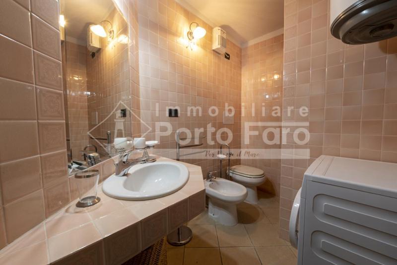 23 Baia Faro - Trilocale Mansardato Con Ampia Terrazza Vista Mare 帕劳 外观 照片